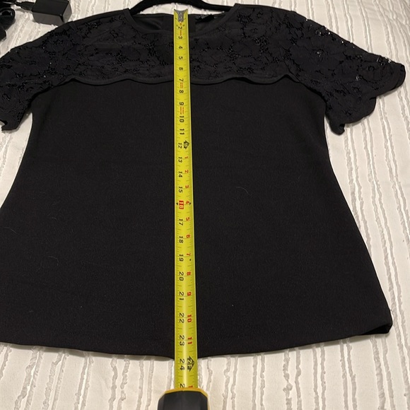 NWOT Ann Taylor Lace Yoke Top - SIZE X-SMALL - Picture 6 of 6